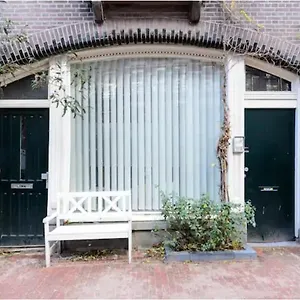marijkes-guestroom.amsterdamhotelsnl.com/
